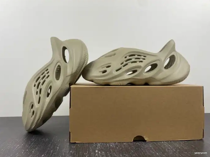 GV6840 RNR Yeezy Salt Stone Foam Adidas 0704
